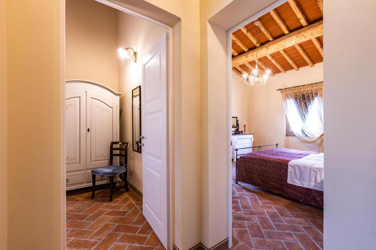 Appartamento In Casale Con Piscina Casa I Pavoni Chianni Exteriör bild