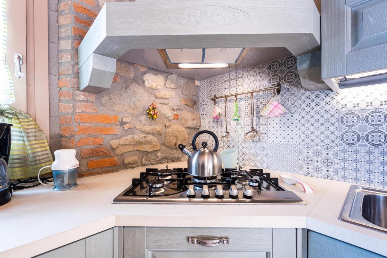 Appartamento In Casale Con Piscina Casa I Pavoni Chianni Exteriör bild