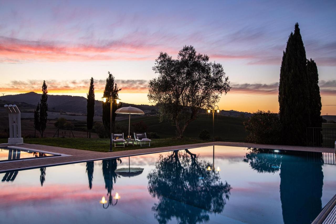 Appartamento In Casale Con Piscina Casa I Pavoni Chianni Exteriör bild