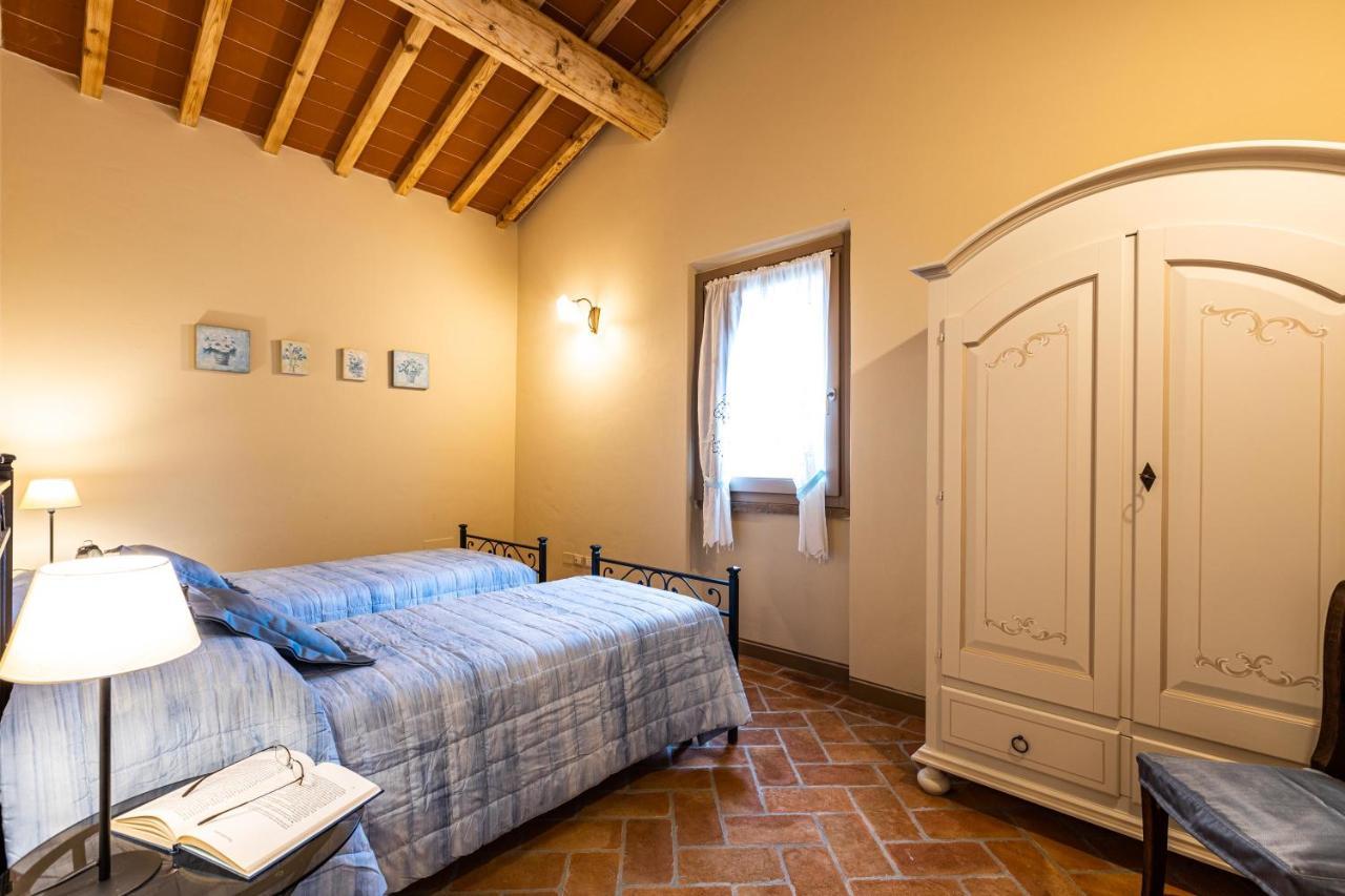 Appartamento In Casale Con Piscina Casa I Pavoni Chianni Exteriör bild
