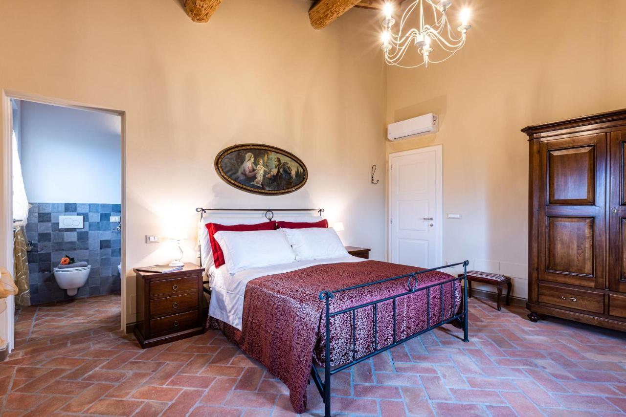 Appartamento In Casale Con Piscina Casa I Pavoni Chianni Exteriör bild