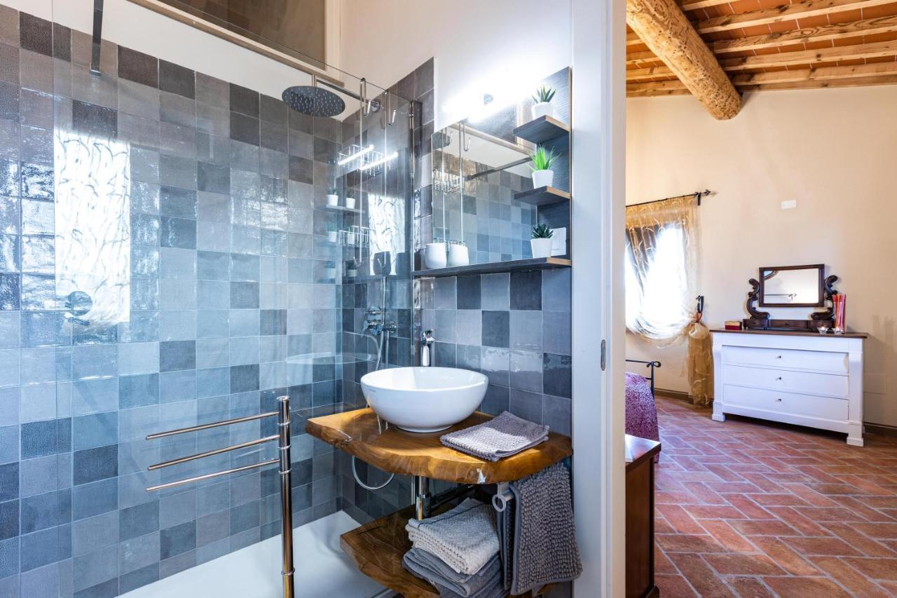 Appartamento In Casale Con Piscina Casa I Pavoni Chianni Exteriör bild