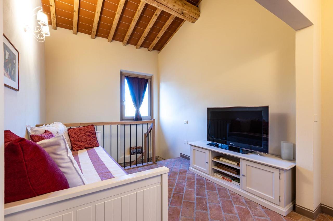 Appartamento In Casale Con Piscina Casa I Pavoni Chianni Exteriör bild