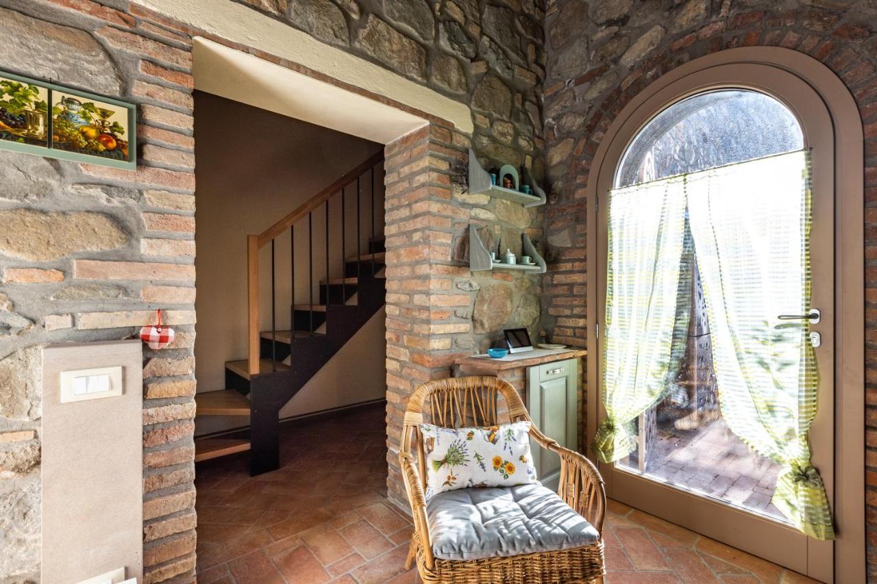 Appartamento In Casale Con Piscina Casa I Pavoni Chianni Exteriör bild