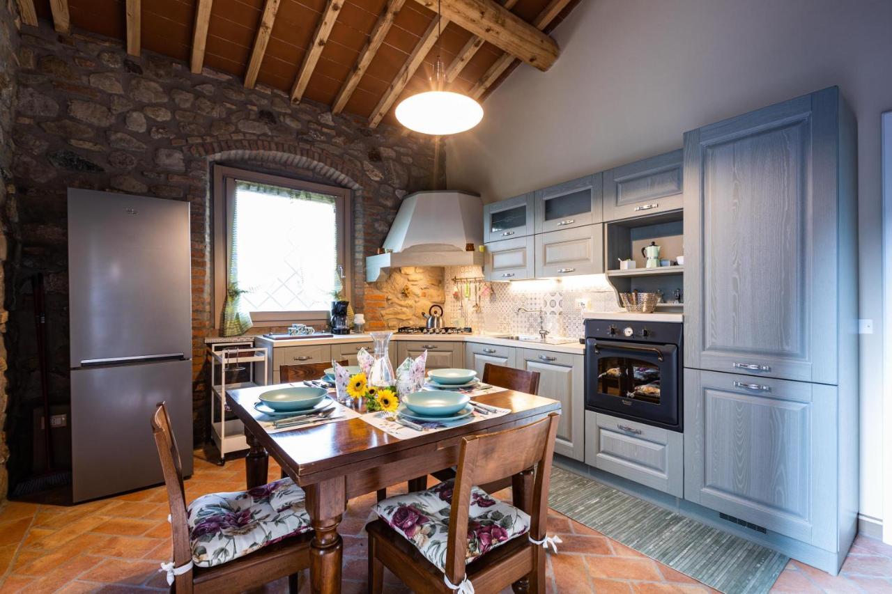 Appartamento In Casale Con Piscina Casa I Pavoni Chianni Exteriör bild