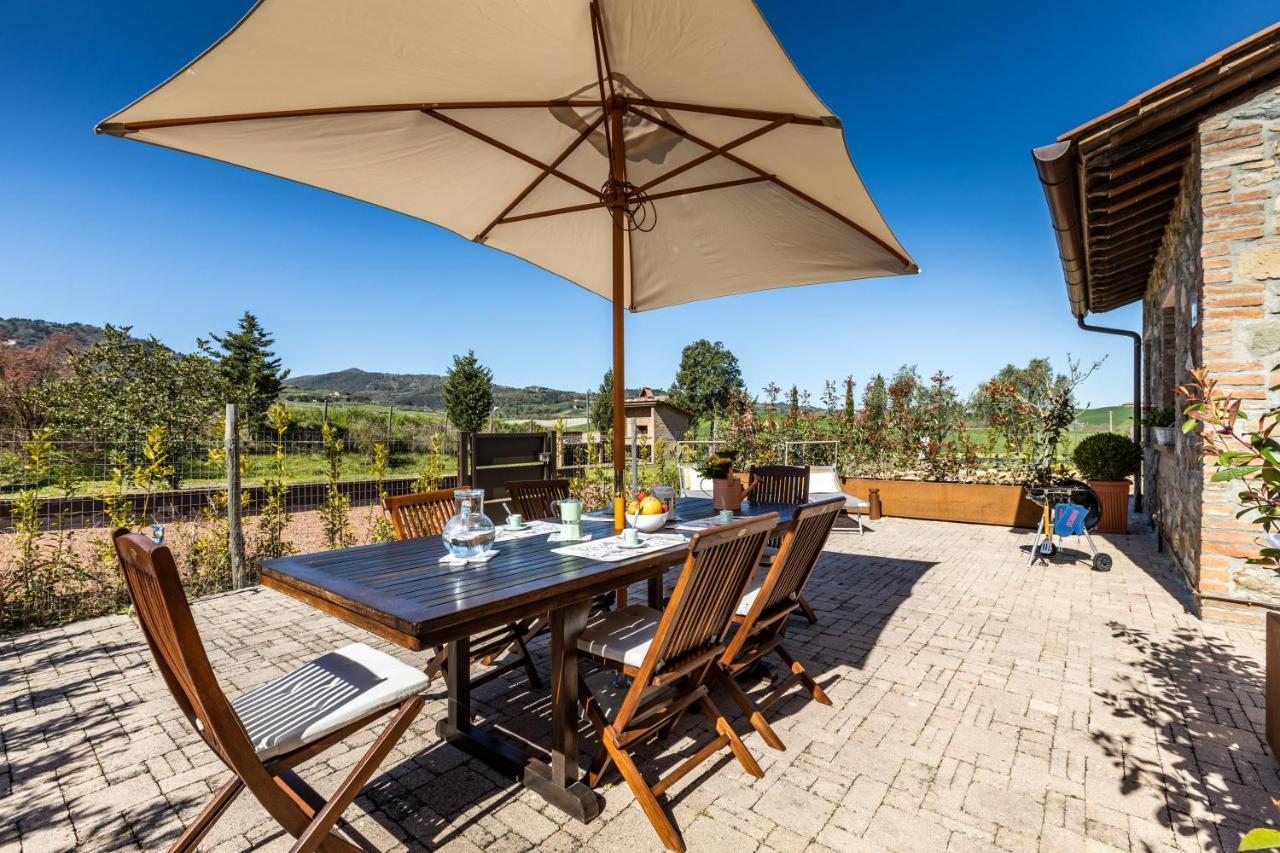 Appartamento In Casale Con Piscina Casa I Pavoni Chianni Exteriör bild